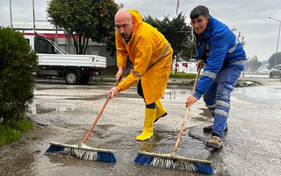 Başkan Arıkan yağış sonrası ekiplerle birlikte sahada 